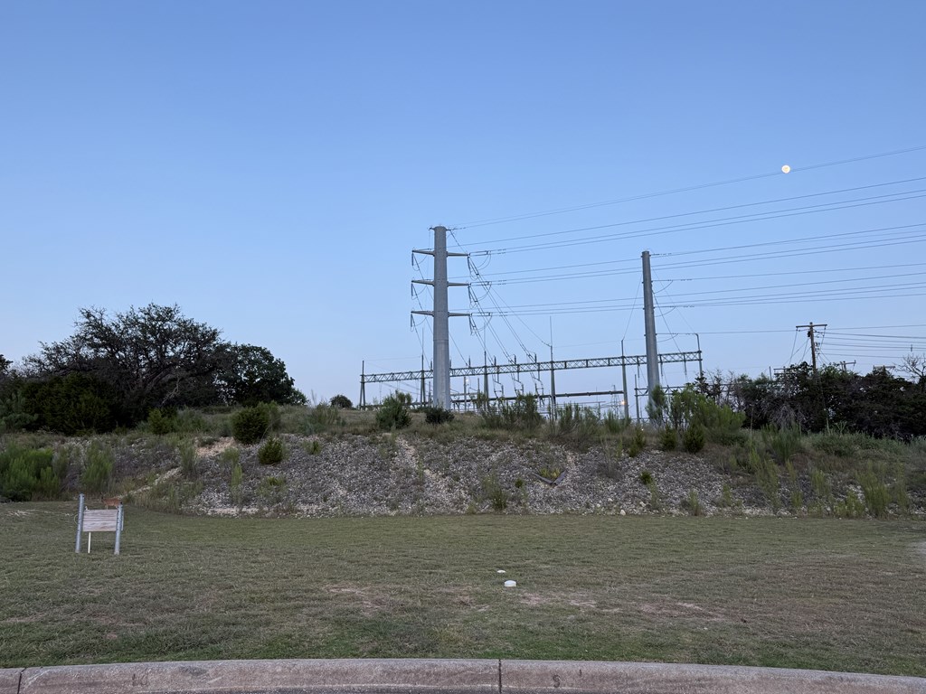 306 Vantage Circle Kerrville, TX 78028 - Photo 3 of 7
