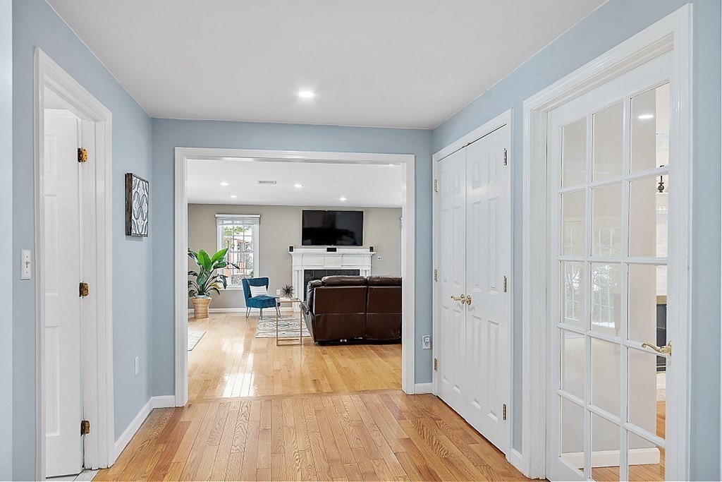 7 Gavin Circle Andover, MA 01810 - Photo 15 of 42 a view of a living room