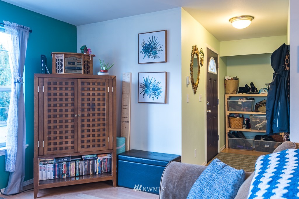26431 Barrett Road Northeast Kingston, WA 98346 - Photo 2 of 16 Gallery Image 2