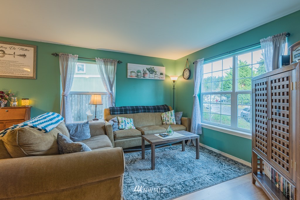 26431 Barrett Road Northeast Kingston, WA 98346 - Photo 3 of 16 Gallery Image 3