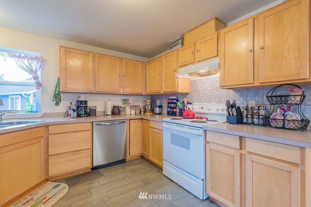 26431 Barrett Road Northeast Kingston, WA 98346 - Photo 7 of 16 Gallery Image 7