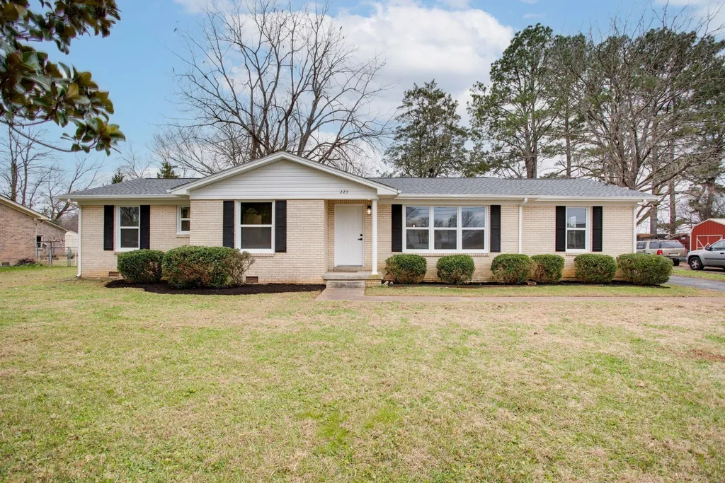 223 Hampton Rd