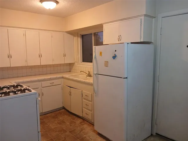 $1,200 | 3015 Avon Street, Unit 3015, Dallas, TX 75211