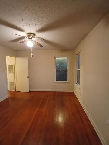 $1,200 | 3015 Avon Street, Unit 3015, Dallas, TX 75211