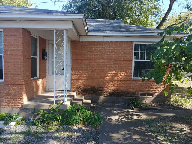 $1,200 | 3015 Avon Street, Unit 3015, Dallas, TX 75211