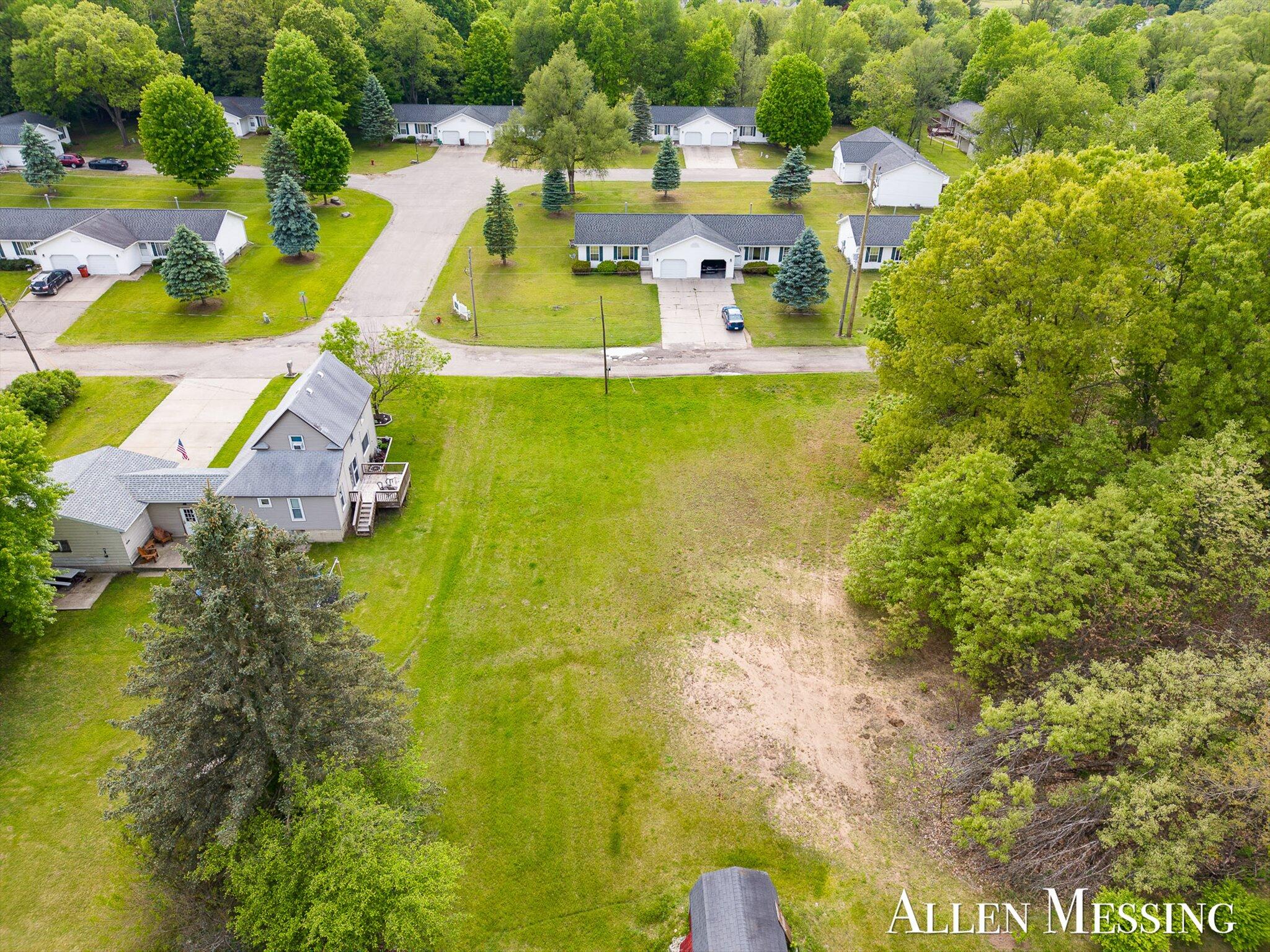 740 Crawford Street Belding, MI 48809 - Photo 4 of 9 4