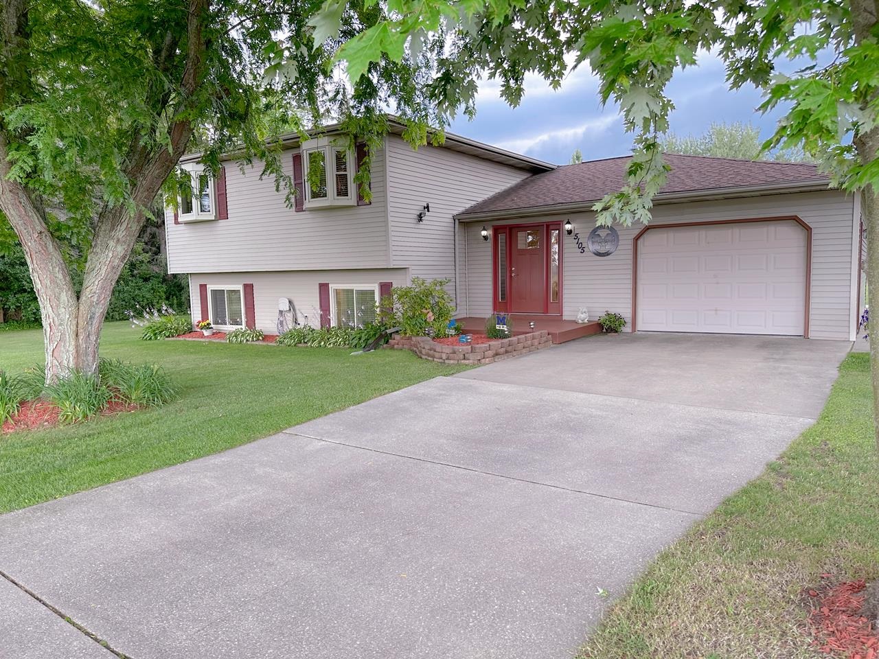 5105 West Shaffer Road Coleman, MI 48618 - Photo 1 of 73