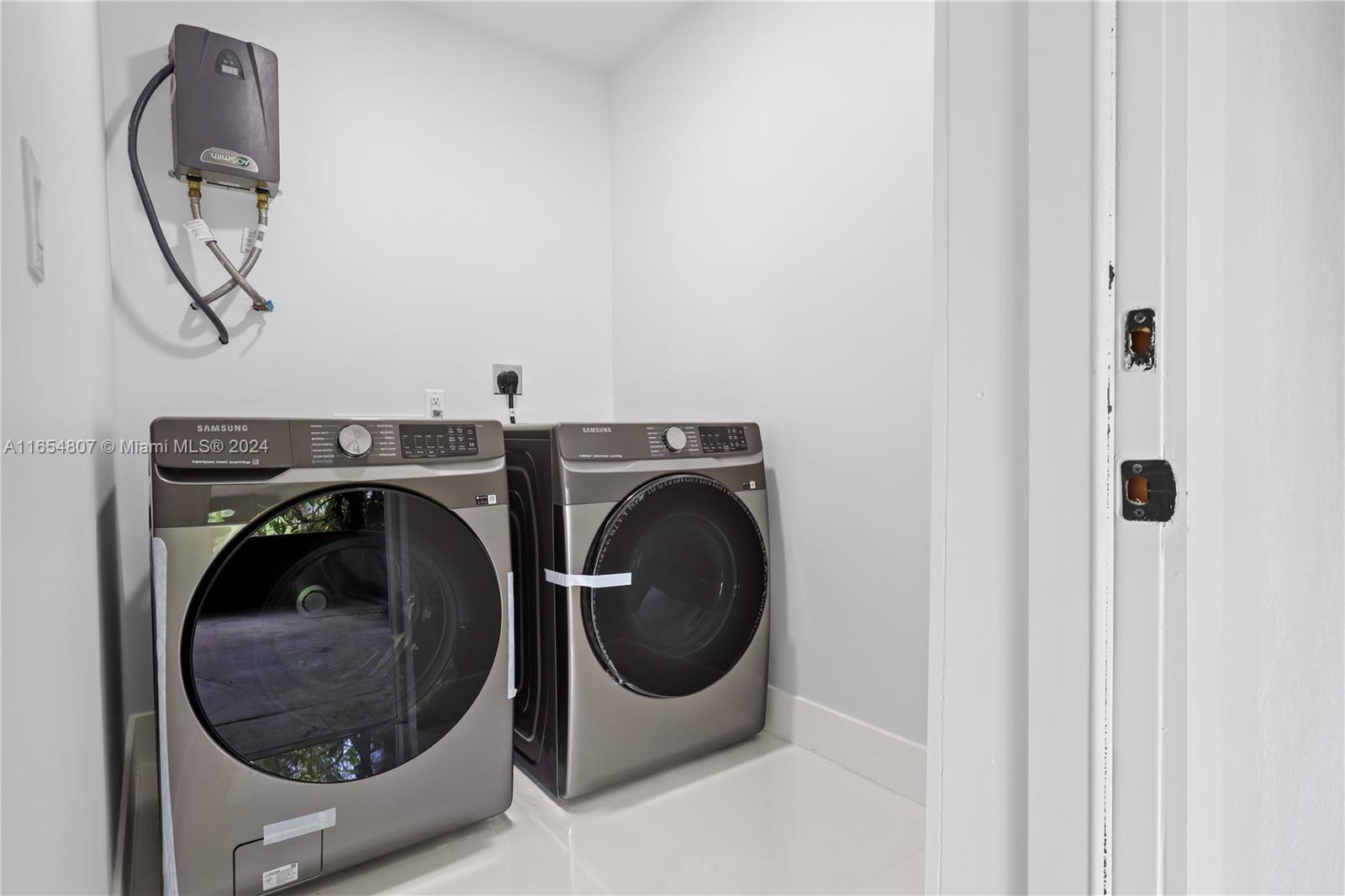 29010 Louisiana Road Homestead, FL 33033 - Photo 11 of 16 a utility room with dryer and washer