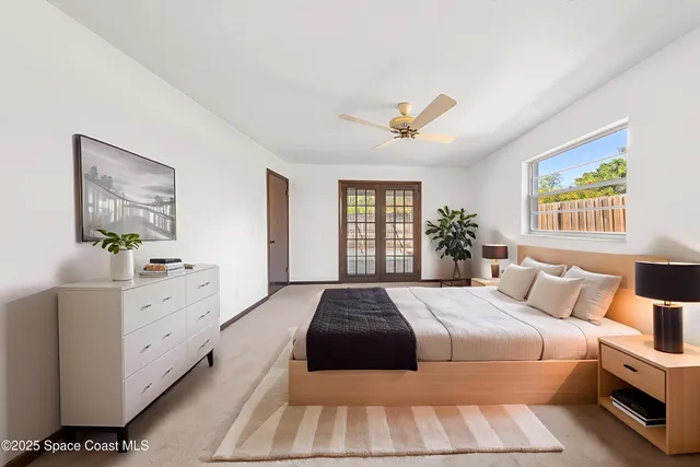 a view of entryway with interior