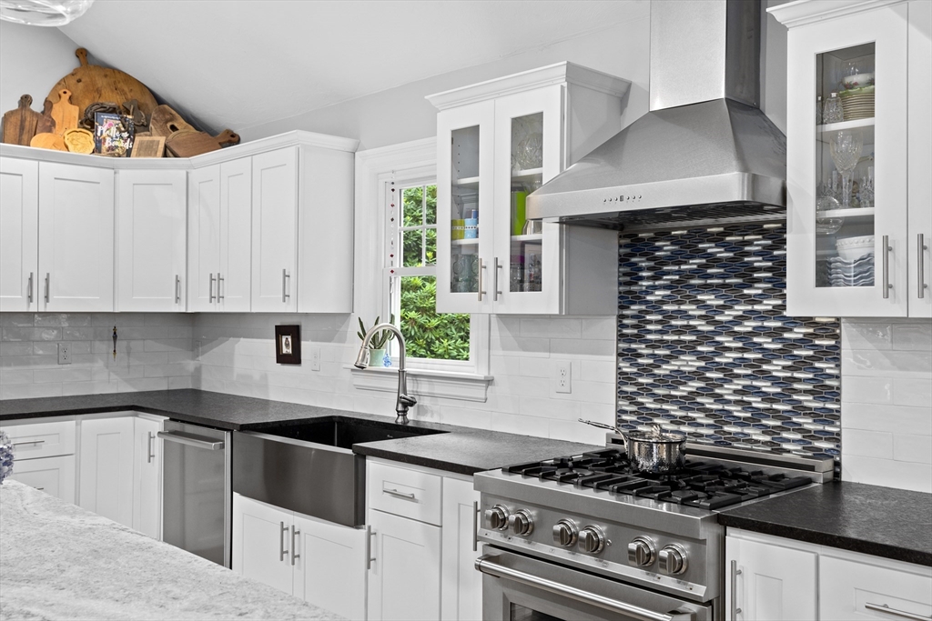 34 Arrowhead Road Duxbury, MA 02332 - Photo 5 of 41 Gallery Image 5