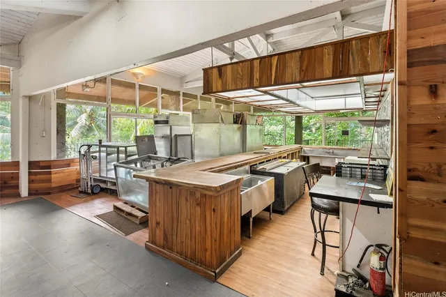 a kitchen that has a lot of cabinets in it