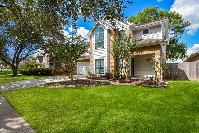 $2,400 | 3030 Great Lakes Avenue, Sugar Land, TX 77479