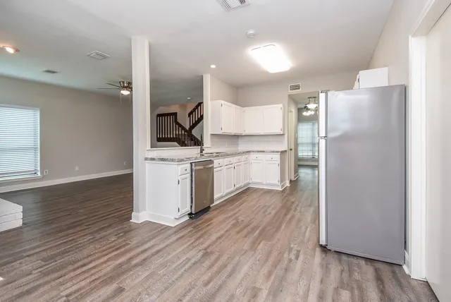 $2,400 | 3030 Great Lakes Avenue, Sugar Land, TX 77479