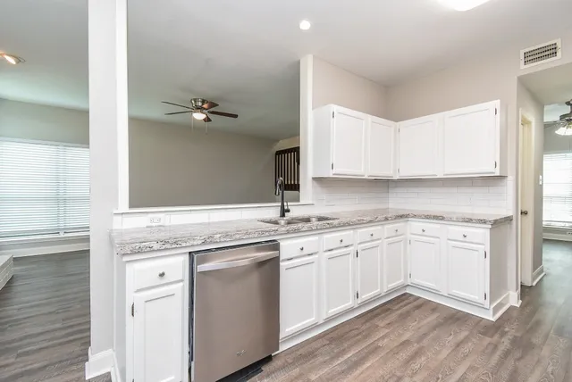 $2,400 | 3030 Great Lakes Avenue, Sugar Land, TX 77479