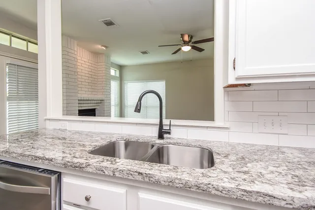 $2,400 | 3030 Great Lakes Avenue, Sugar Land, TX 77479