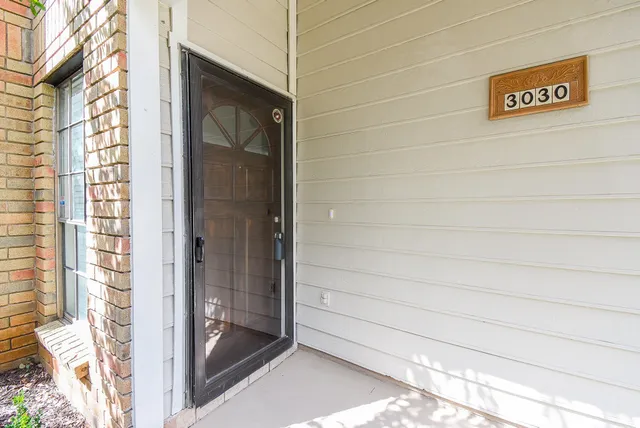 $2,400 | 3030 Great Lakes Avenue, Sugar Land, TX 77479