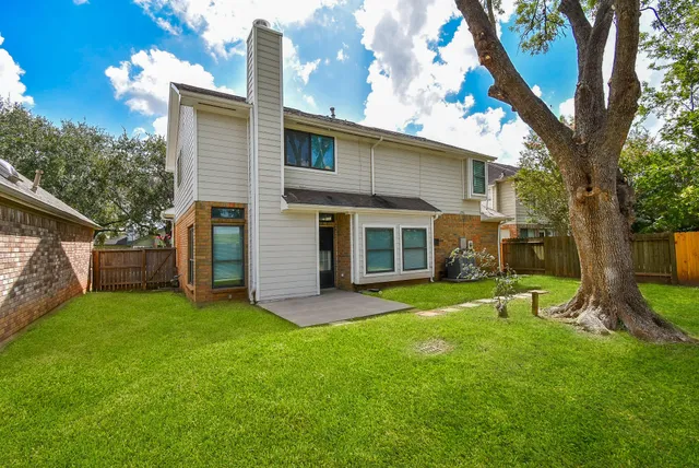 $2,400 | 3030 Great Lakes Avenue, Sugar Land, TX 77479