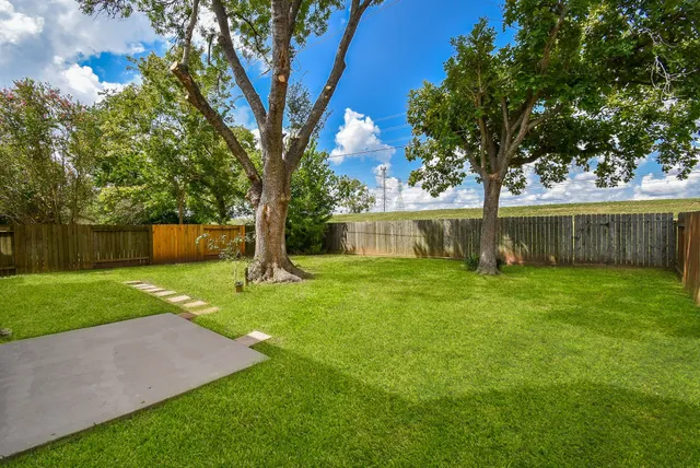 $2,400 | 3030 Great Lakes Avenue, Sugar Land, TX 77479