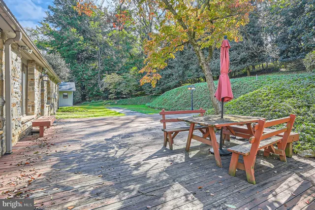 a view of a sitting area with swimming pool and sitting area