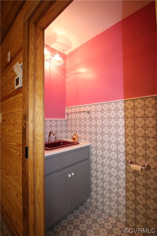 232 Perkins Mill Road Dillwyn, VA 23936 - Photo 14 of 48 a bathroom with a sink and a mirror