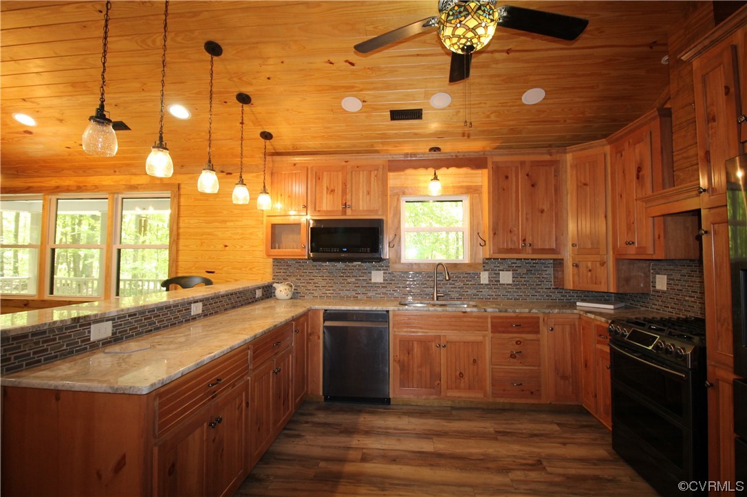 232 Perkins Mill Road Dillwyn, VA 23936 - Photo 10 of 48 a kitchen with stainless steel appliances granite countertop a sink and a stove