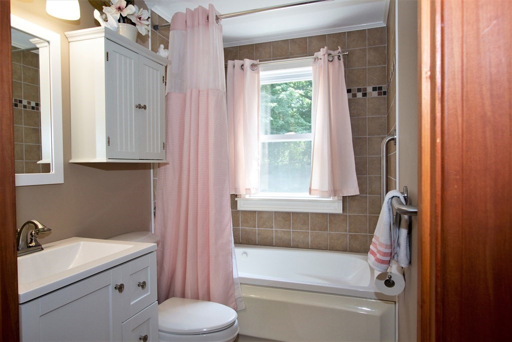 7 Reynolds Road Peabody, MA 01960 - Photo 9 of 24 Gallery Image 9