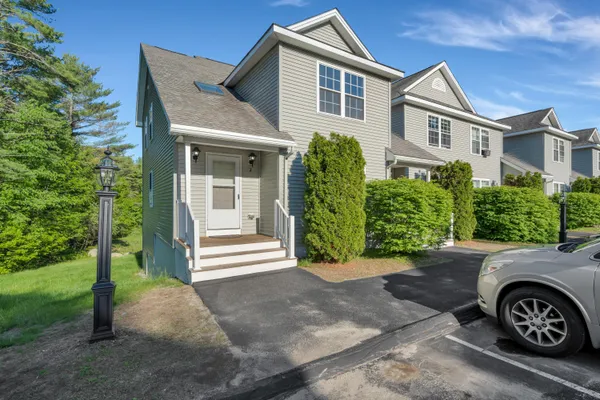 $269,900 | 2 Ledges Court, Unit 17, Lewiston, ME 04240