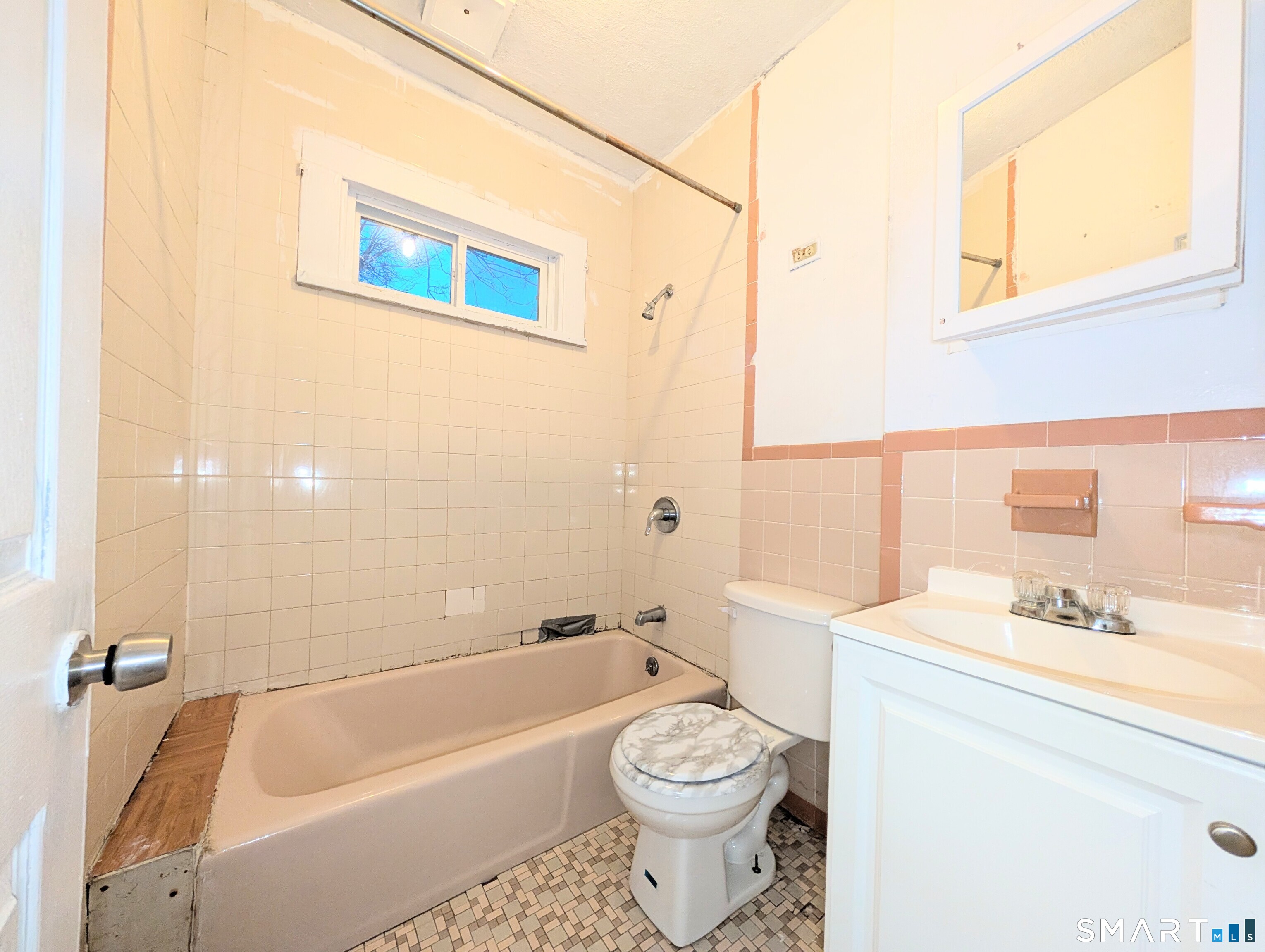 107 Colony Street Bridgeport, CT 06610 - Photo 25 of 34