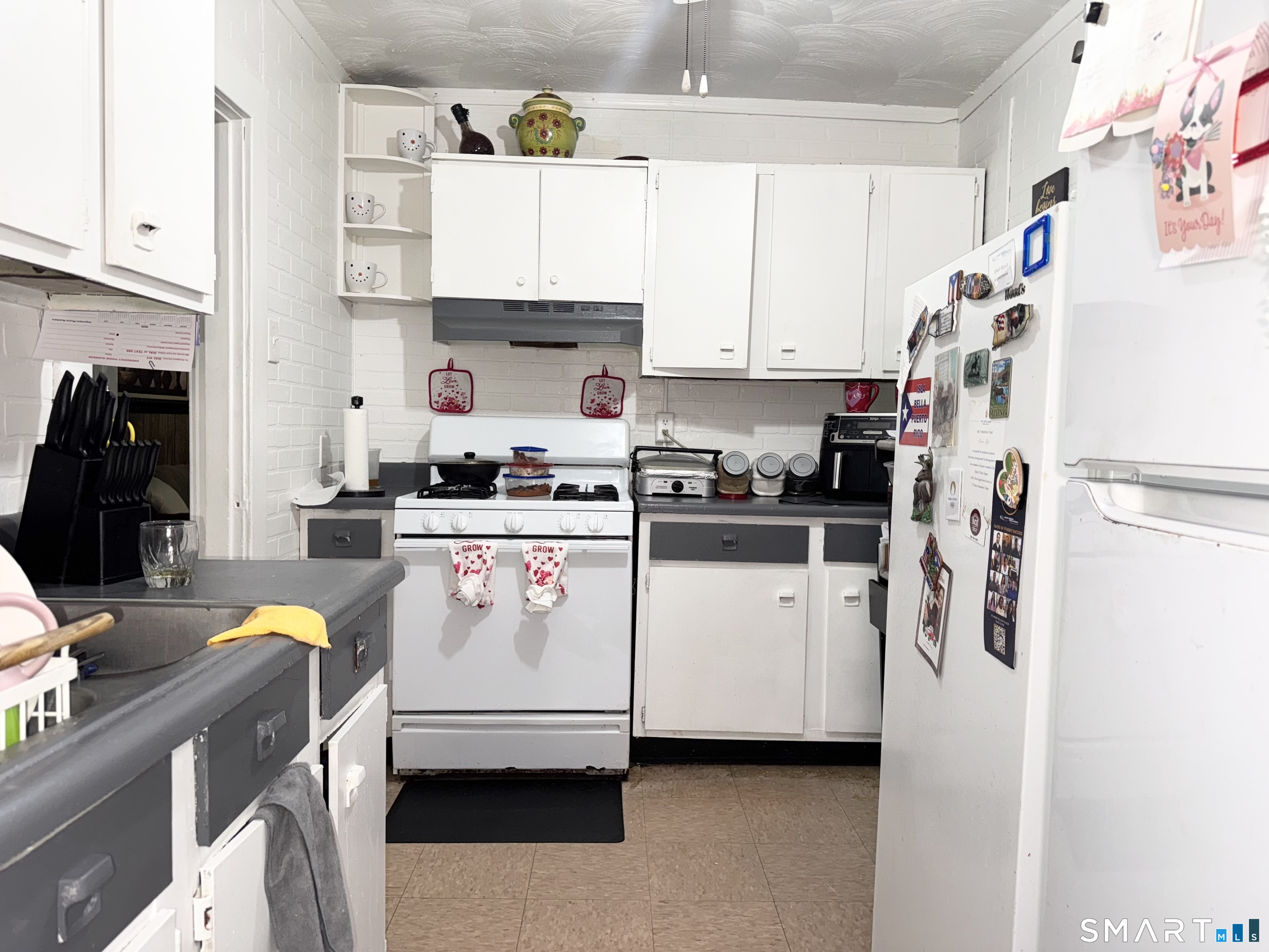 107 Colony Street Bridgeport, CT 06610 - Photo 10 of 34