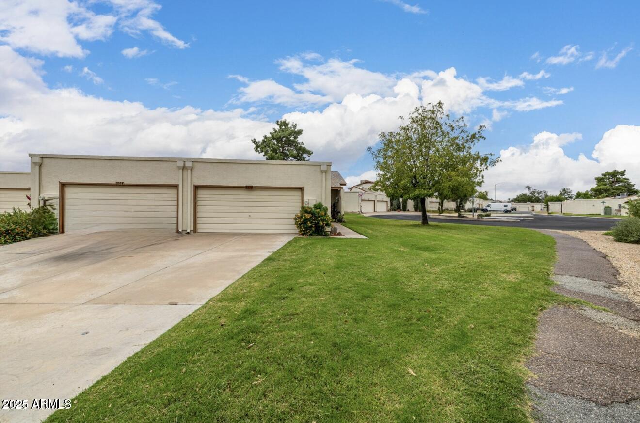 2539 West Pershing Avenue Phoenix, AZ 85029 - Photo 1 of 33 01