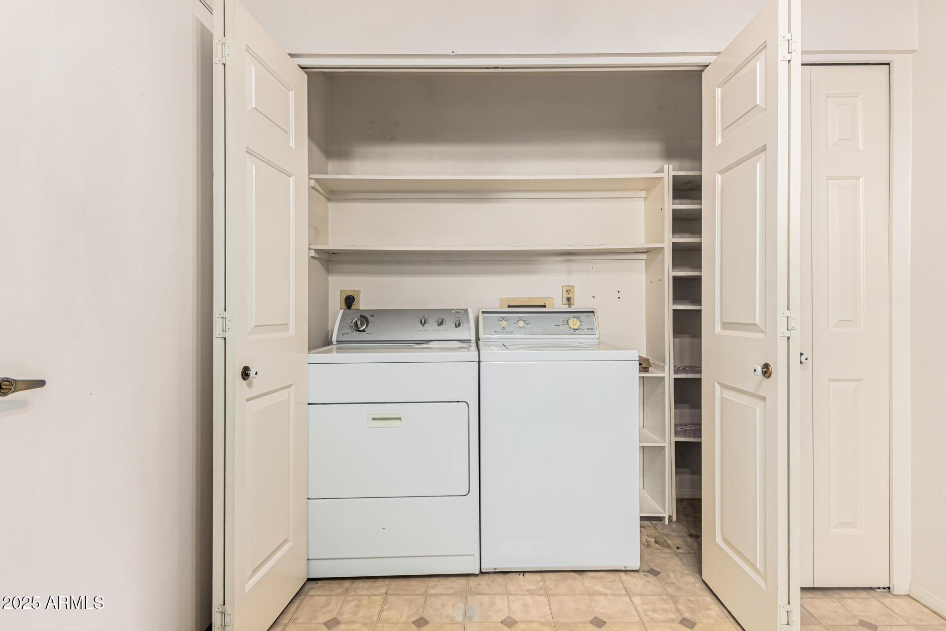 2539 West Pershing Avenue Phoenix, AZ 85029 - Photo 13 of 33 Laundry