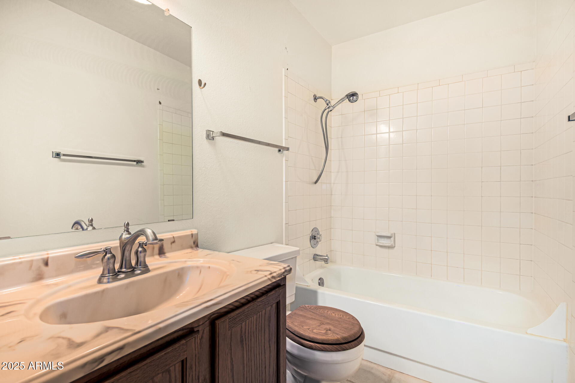 2539 West Pershing Avenue Phoenix, AZ 85029 - Photo 20 of 33 Second Bathroom