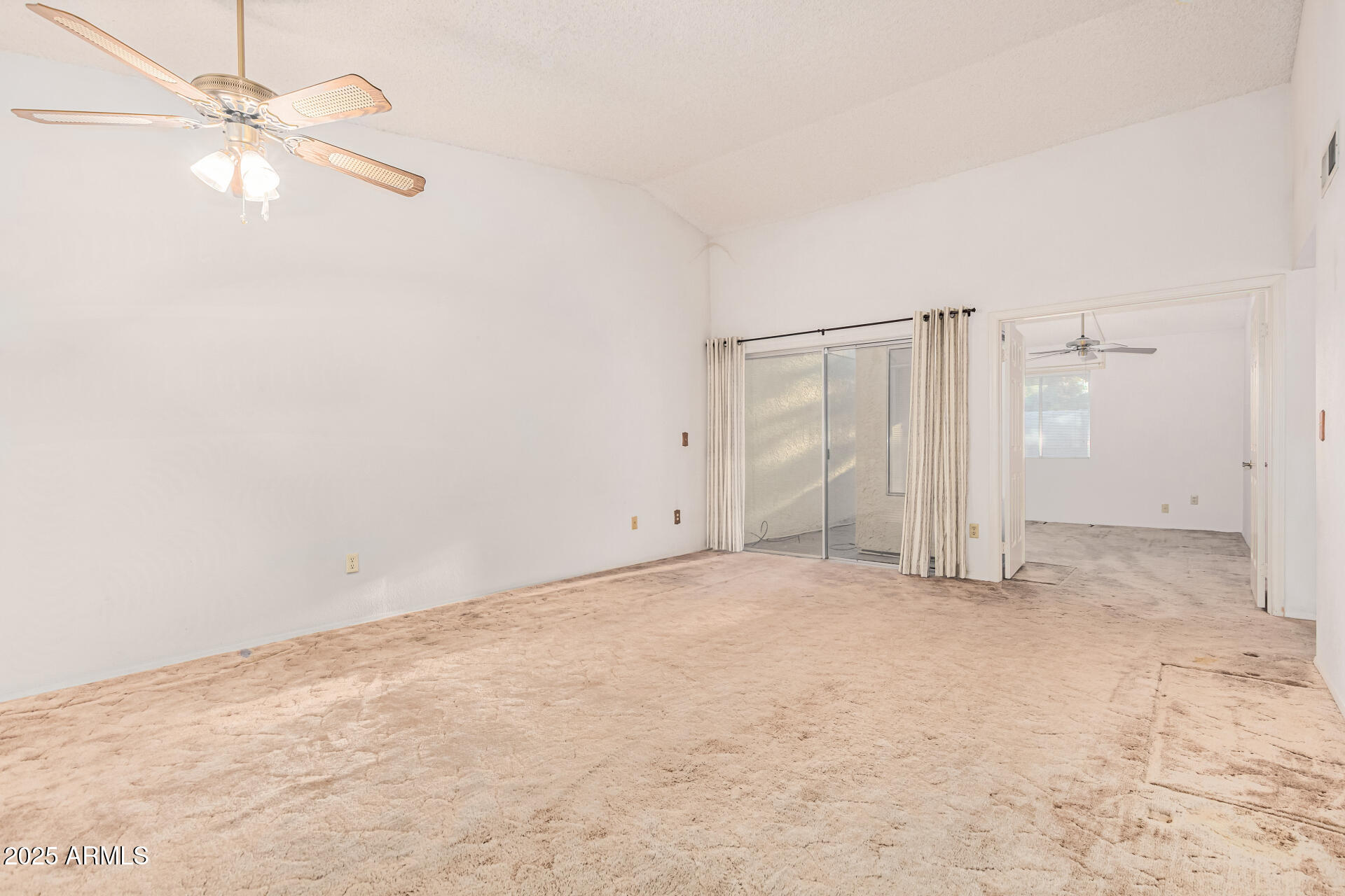 2539 West Pershing Avenue Phoenix, AZ 85029 - Photo 6 of 33 Living Room