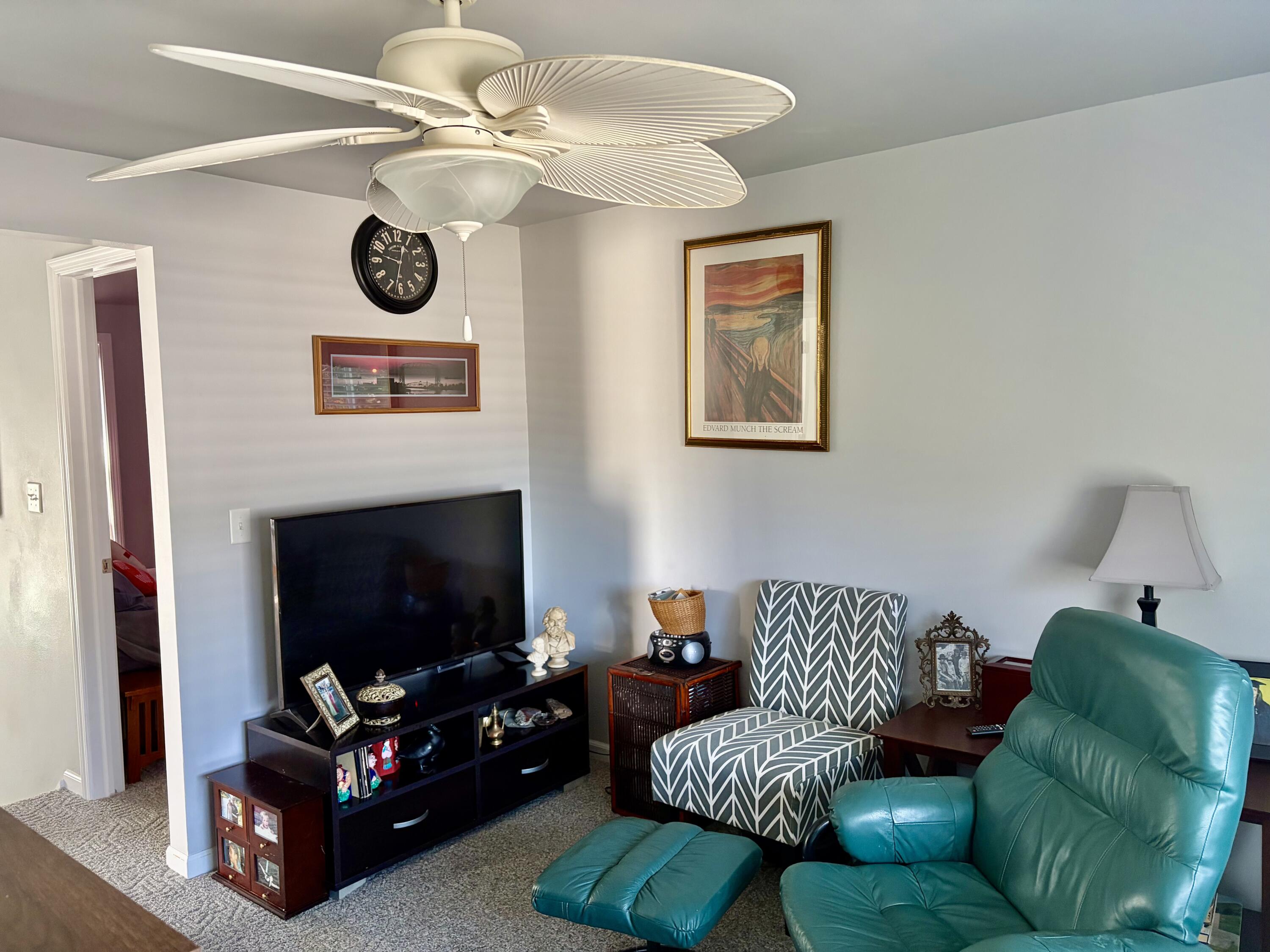 2012 Jackson Street Two Rivers, WI 54241 - Photo 20 of 32 Living Room