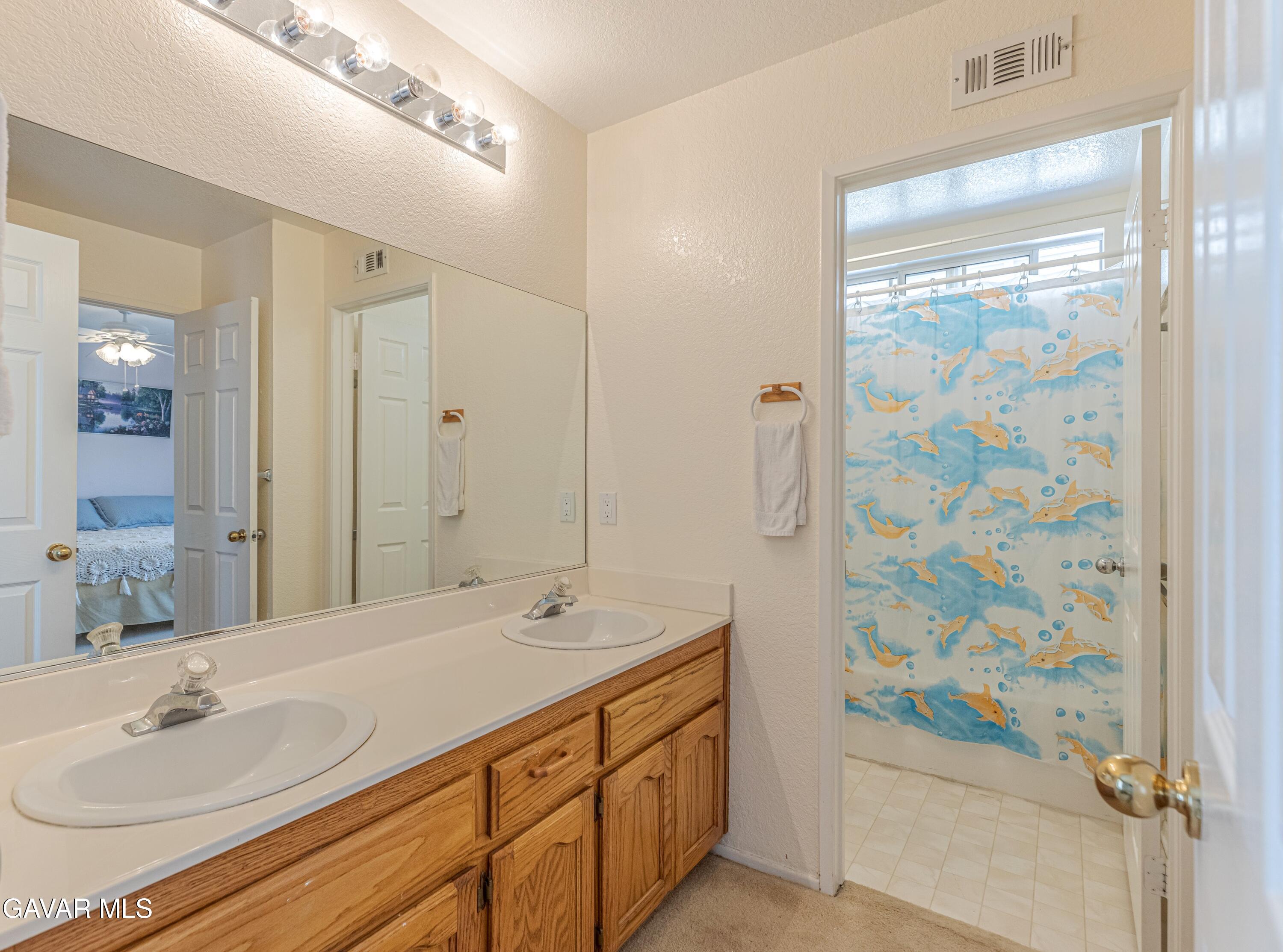 44345 Shad Street Lancaster, CA 93536 - Photo 23 of 42 Bathroom2