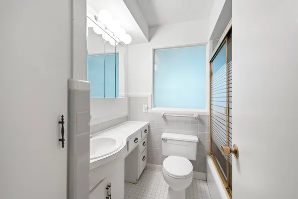 $525,000 | 219 Ottawa Drive, Troy, MI 48085