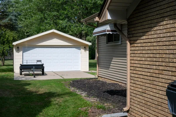 $525,000 | 219 Ottawa Drive, Troy, MI 48085