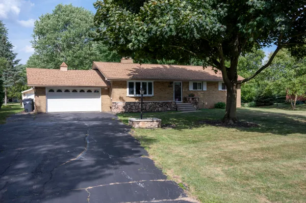 $525,000 | 219 Ottawa Drive, Troy, MI 48085