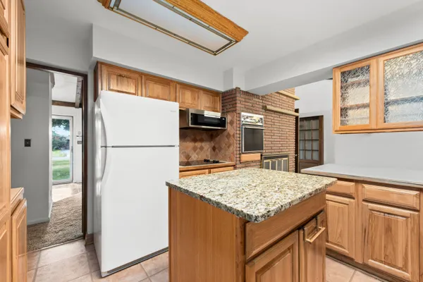 $525,000 | 219 Ottawa Drive, Troy, MI 48085