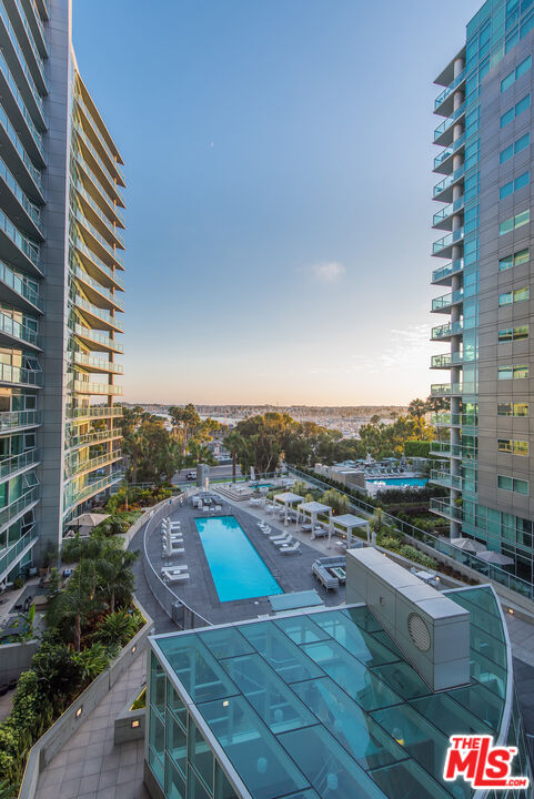 13600 Marina Pointe Drive, Unit 1904 Marina del Rey, CA 90292 - Photo 35 of 57 a view of a city