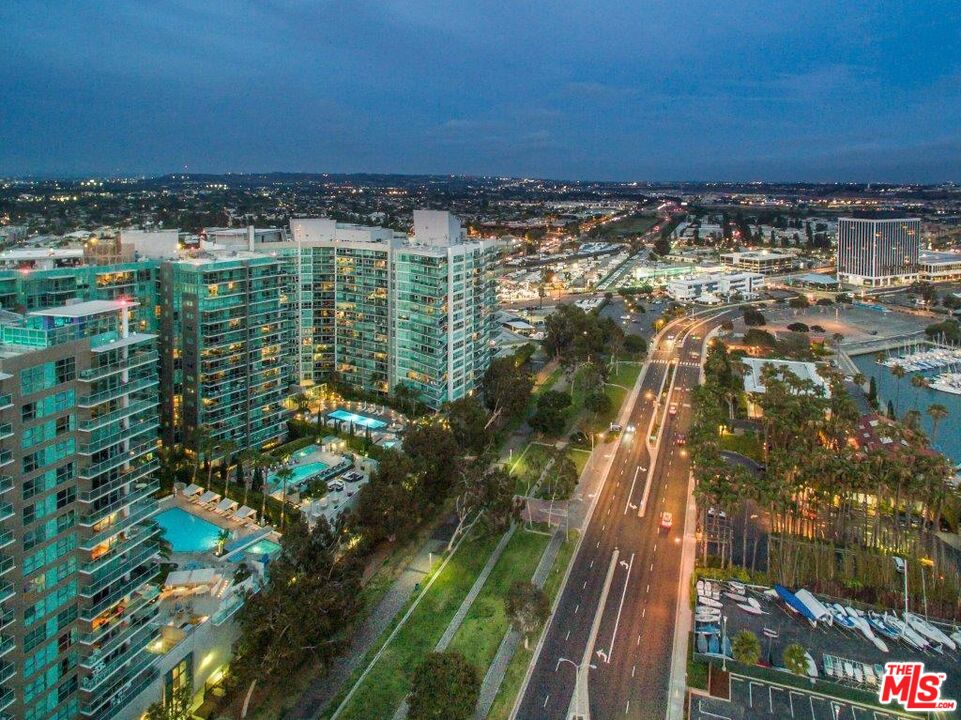 13600 Marina Pointe Drive, Unit 1904 Marina del Rey, CA 90292 - Photo 57 of 57 a view of a city