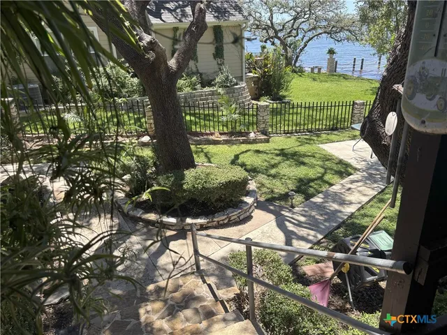 a view of an outdoor space