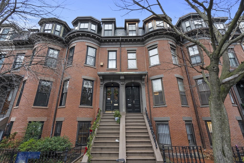 103 Appleton Street, Unit 3 Boston, MA 02116 - Photo 10 of 11 a building view with a outdoor space