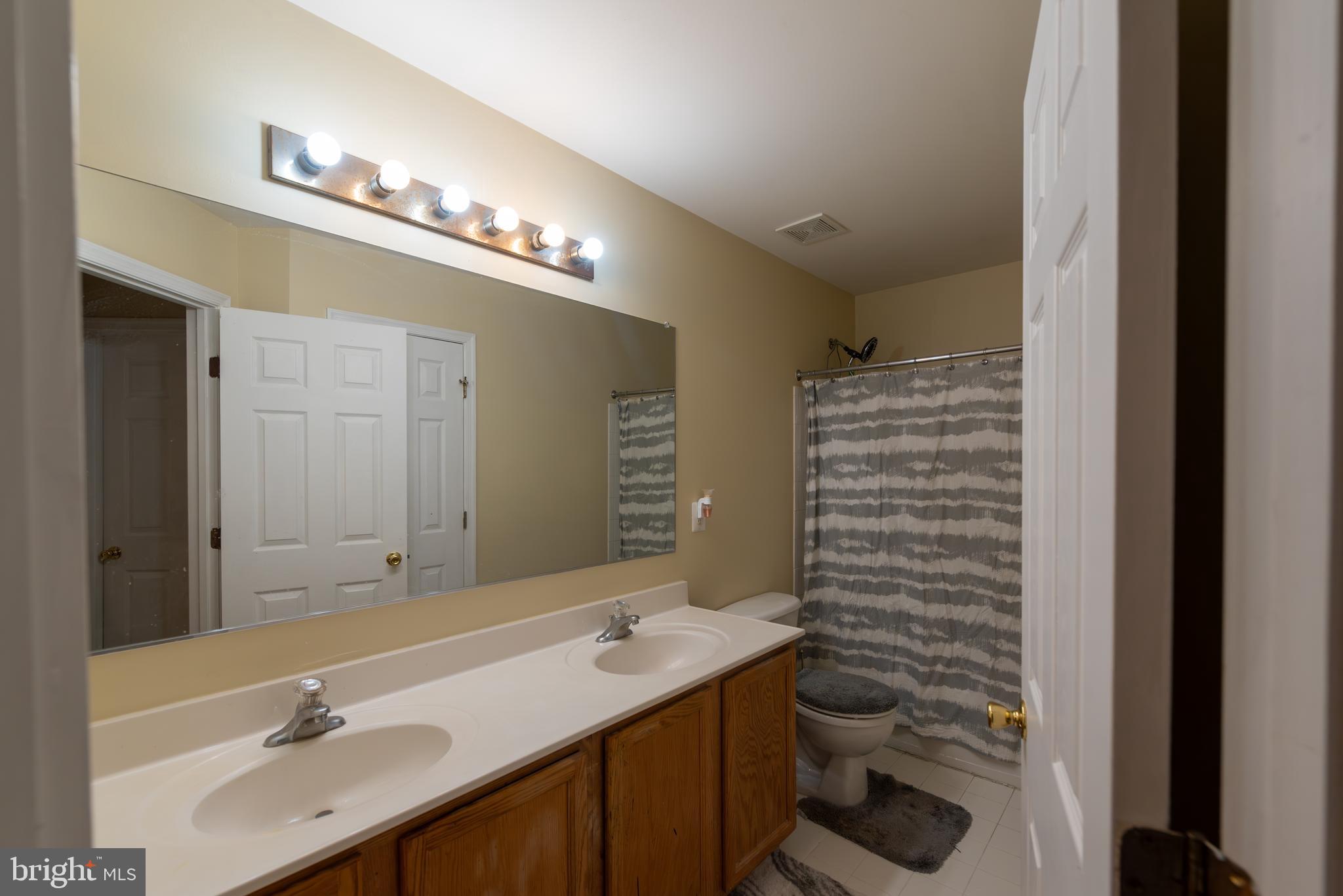 2905 Rotterdam Loop Woodbridge, VA 22191 - Photo 17 of 19 Bathroom