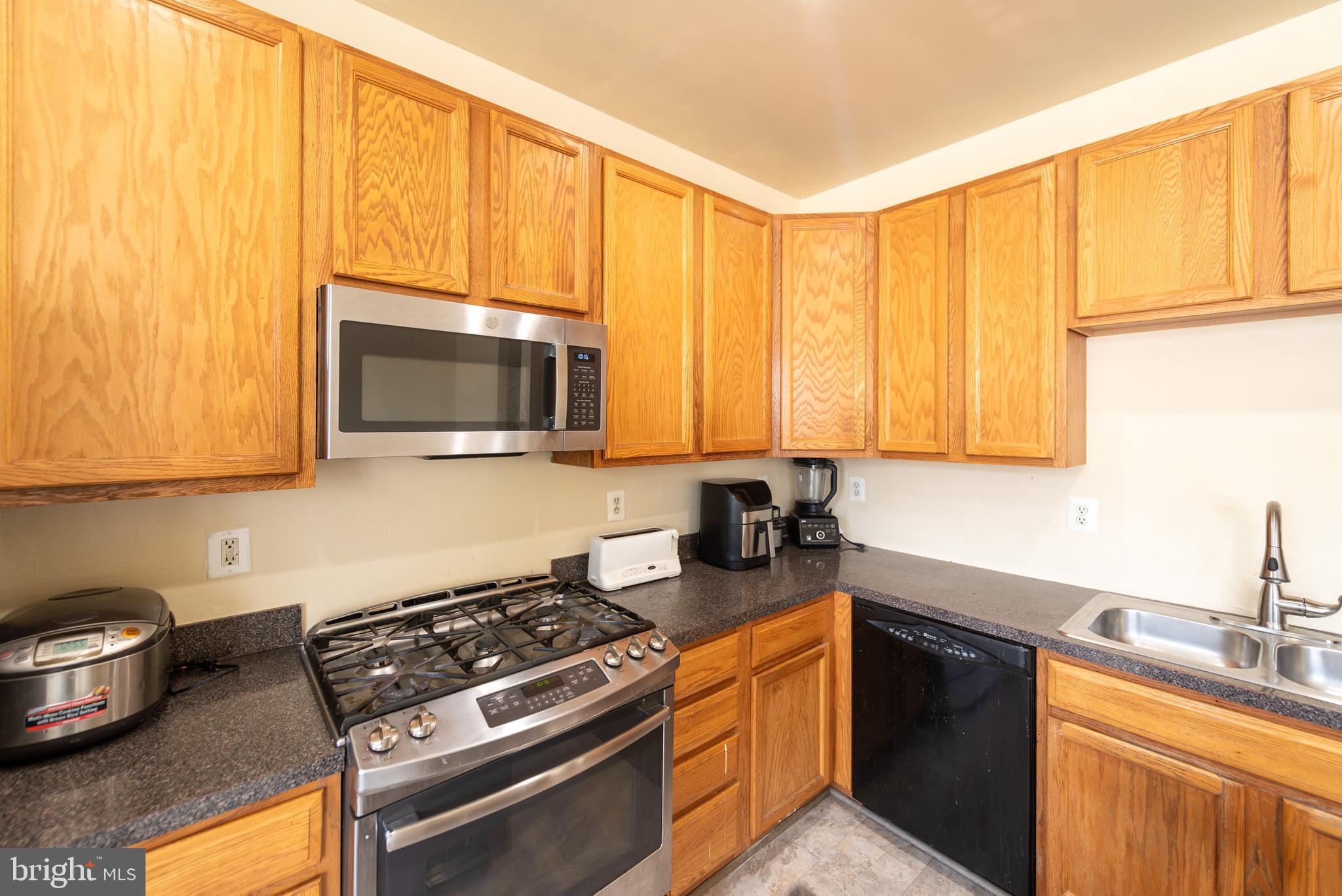 2905 Rotterdam Loop Woodbridge, VA 22191 - Photo 3 of 19 Kitchen