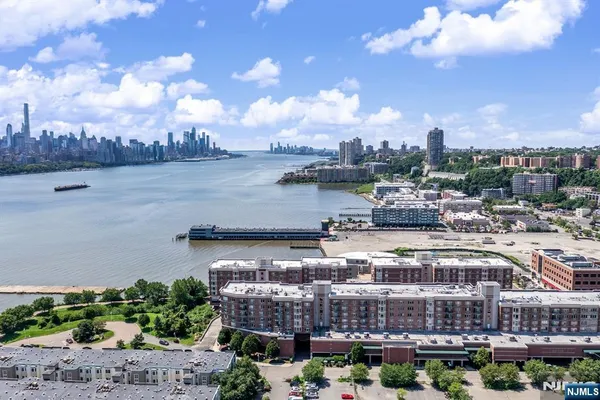 $3,500 | 5105 City Place, Unit 5105, Edgewater, NJ 07020