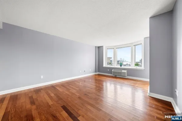 $3,500 | 5105 City Place, Unit 5105, Edgewater, NJ 07020