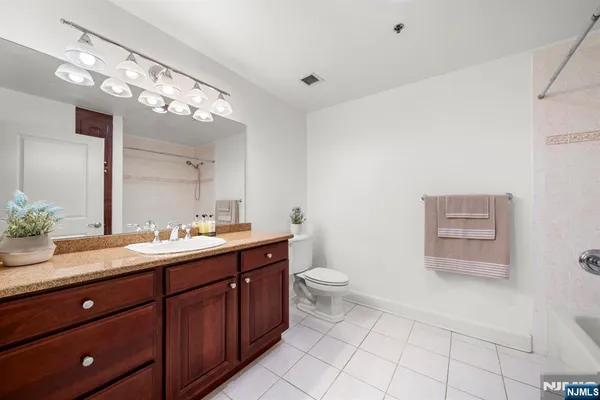 $3,500 | 5105 City Place, Unit 5105, Edgewater, NJ 07020