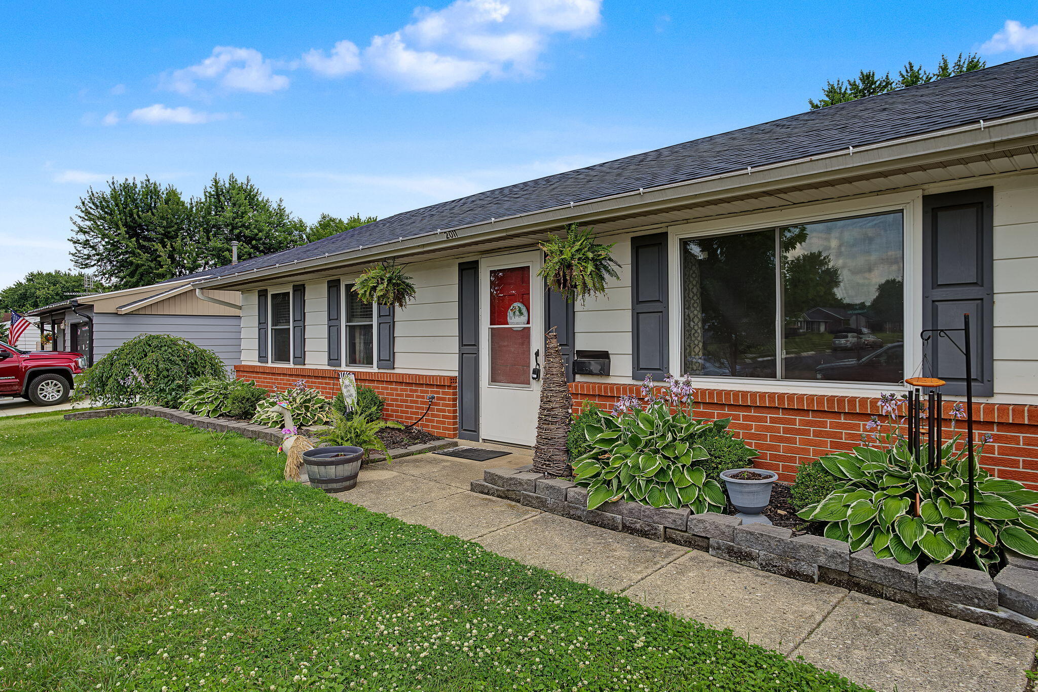 2011 Providence Avenue Springfield, OH 45503 - Photo 5 of 39 5-web-or-mls-2011-providence-ave