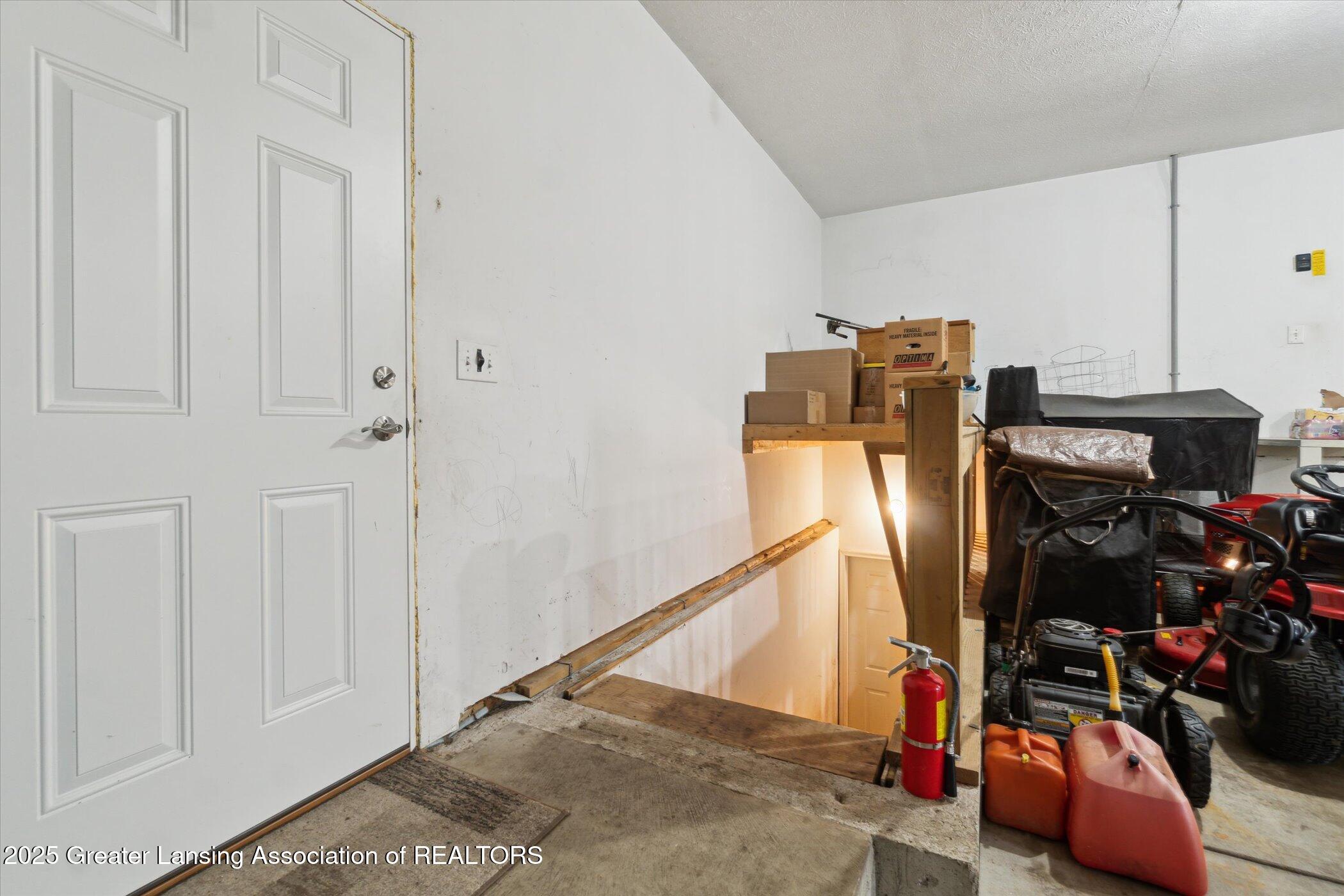 3901 West Howe Road Dewitt, MI 48820 - Photo 39 of 70 44-3901-W-Howe-Rd-DeWitt-MI-48820-Window